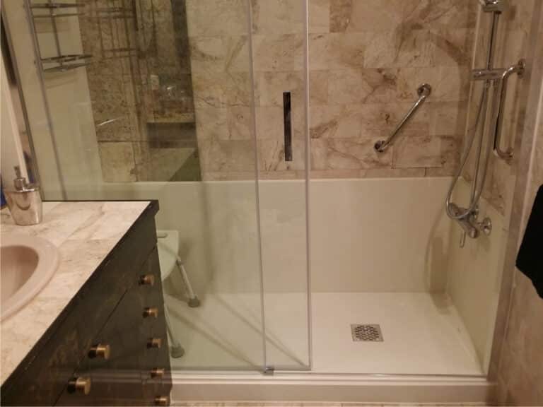 remplacement d'une baignoire par une douche sécurisée en ile de france